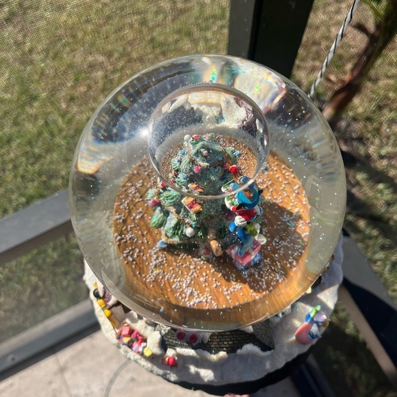 CHRISTOPHER RADKO 9x9 DISNEY SNOW GLOBE Santa Claus is coming to Town Sleigh - Picture 10 of 13